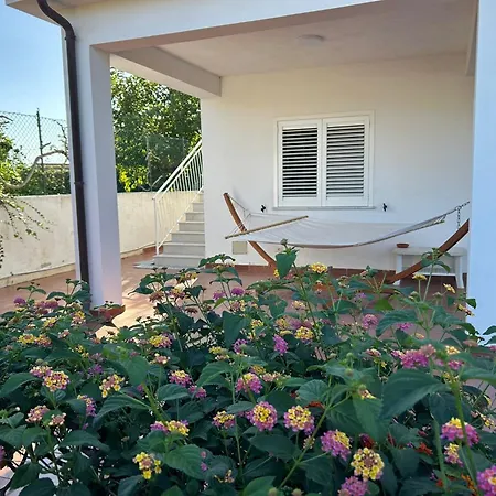 San Leone Con Giardino Villa